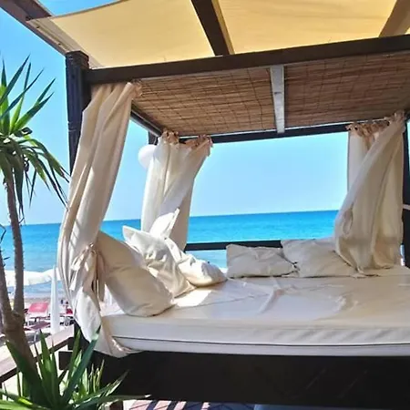 Charming #targaflorio Apartment, Fully Equipped カンポフェリーチェ・ディ・ロッチェッラ